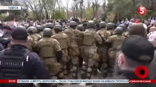 Сутички між поліцію та Безсмертним полком. Як в Одесі відзначали День перемоги над нацизмом