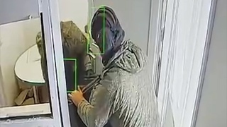 Могучие российские военные грабят украинские банки