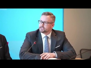 AfD PK. Wir wollen ein Einwanderungsgesetz nach dnischem Art. Sebastian Mnzenmaier (AfD)