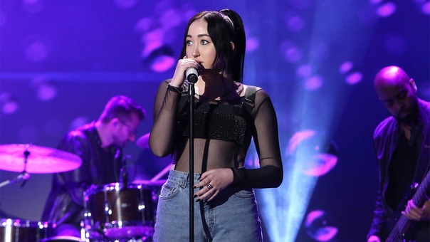 Noah Cyrus Performs Make Me ( Cry) with Special Guest